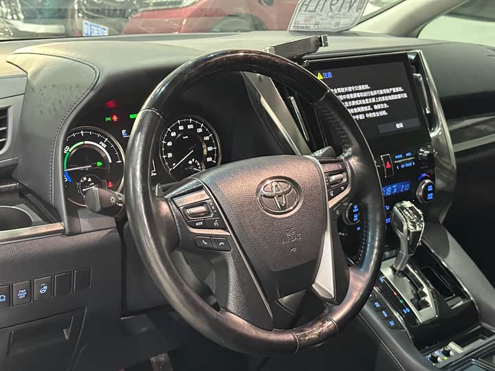 Фото 3 - Toyota Vellfire