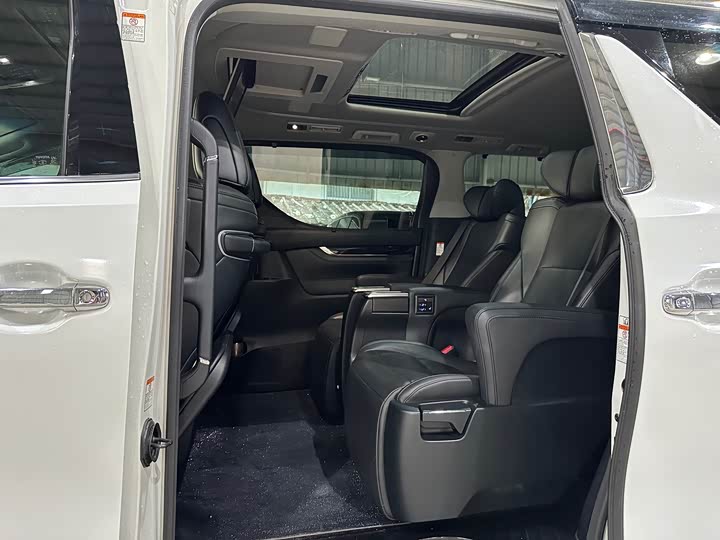 Фото 8 - Toyota Vellfire