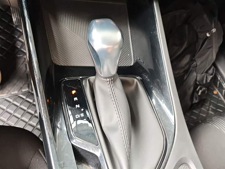 Фото 14 - Roewe i5