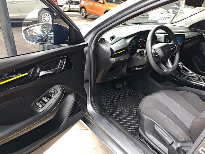 Фото 16 - Roewe i5