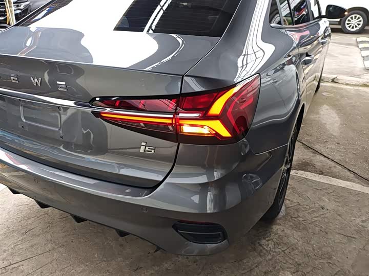 Фото 8 - Roewe i5