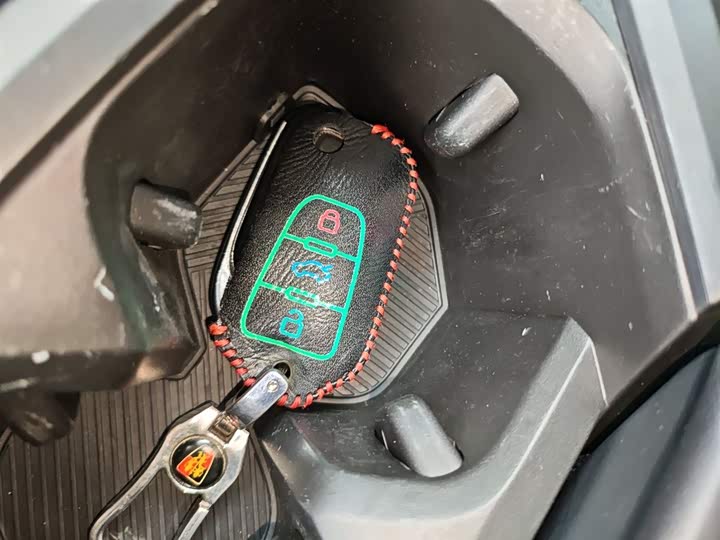 Фото 9 - Roewe i5