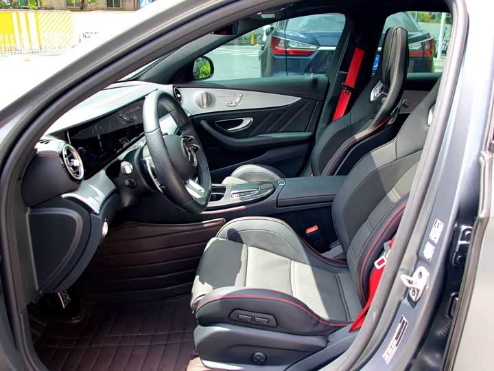 Фото 10 - Mercedes-Benz E-Class AMG