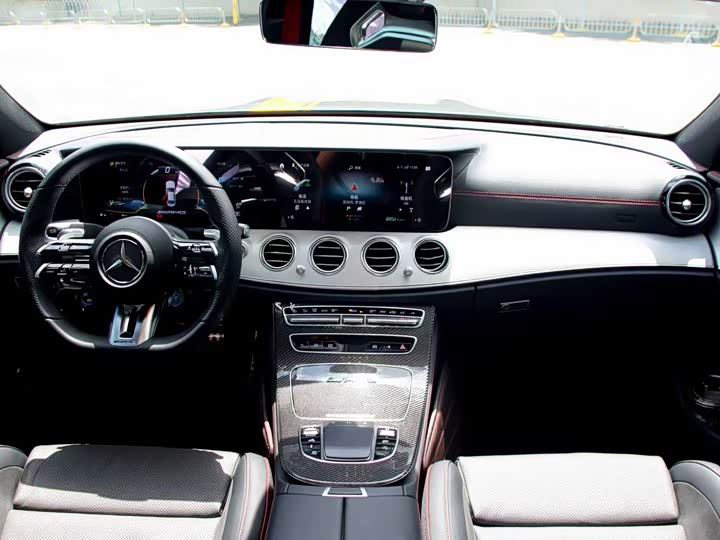 Фото 14 - Mercedes-Benz E-Class AMG