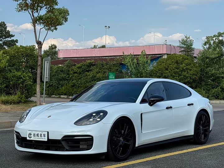 Фото 1 - Porsche Panamera