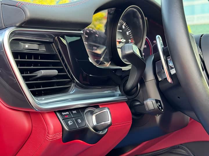 Фото 17 - Porsche Panamera