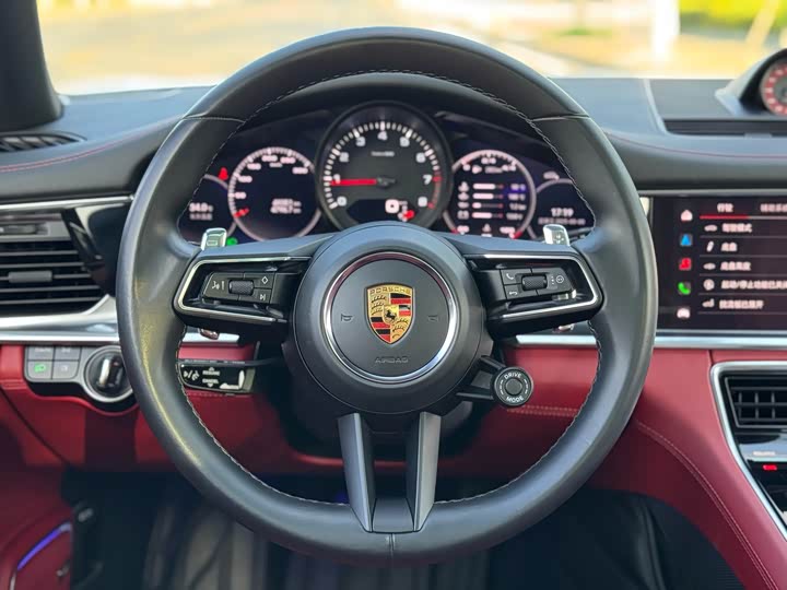 Фото 18 - Porsche Panamera