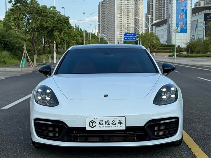 Фото 2 - Porsche Panamera