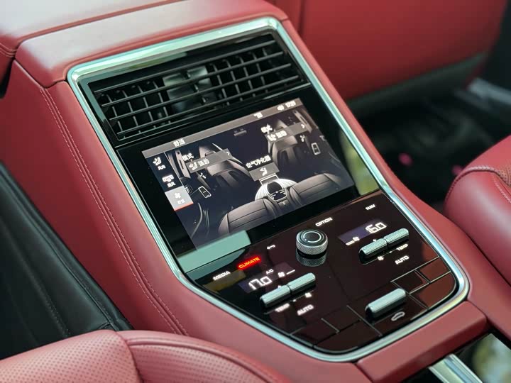 Фото 23 - Porsche Panamera