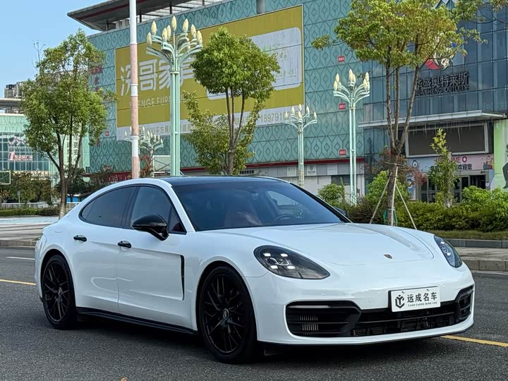 Фото 3 - Porsche Panamera