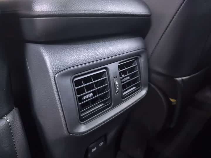 Фото 13 - Toyota RAV4