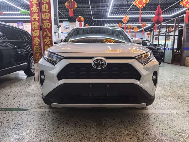 Фото 2 - Toyota RAV4