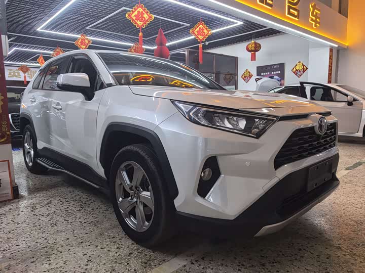 Фото 3 - Toyota RAV4