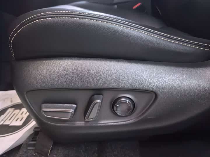 Фото 5 - Toyota RAV4