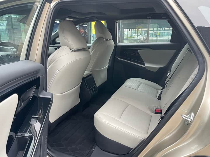 Фото 10 - Toyota bZ4X