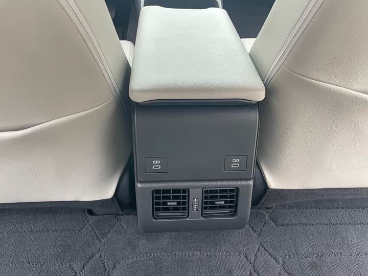 Фото 13 - Toyota bZ4X