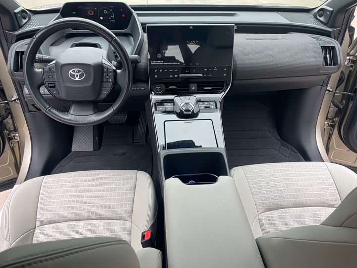 Фото 14 - Toyota bZ4X