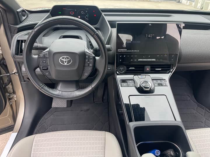 Фото 15 - Toyota bZ4X