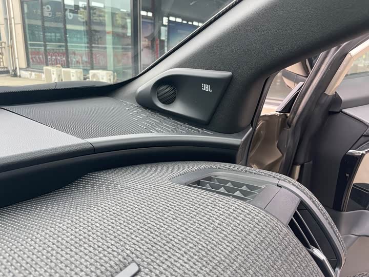 Фото 18 - Toyota bZ4X