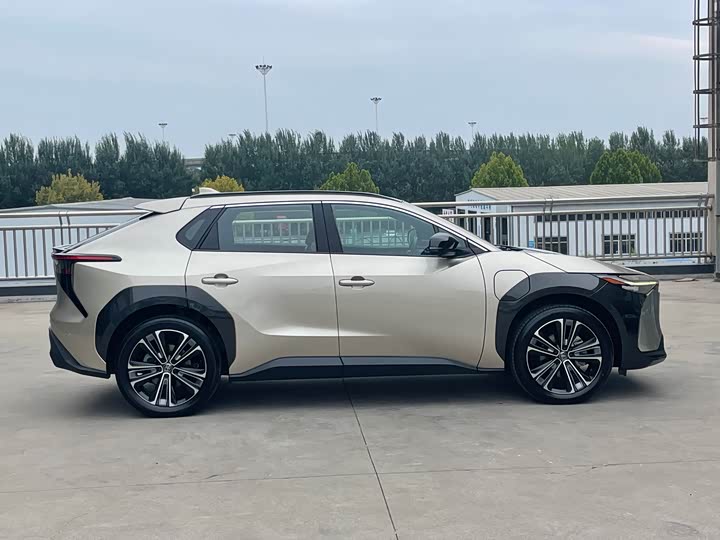 Фото 4 - Toyota bZ4X