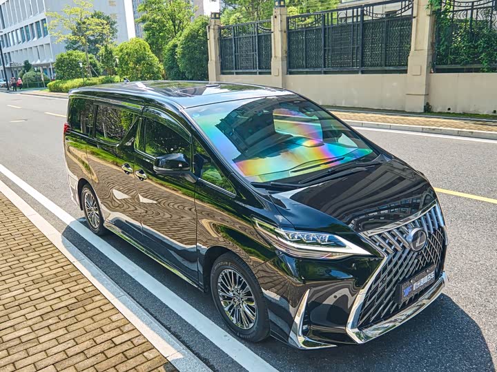 Фото 10 - Toyota Vellfire