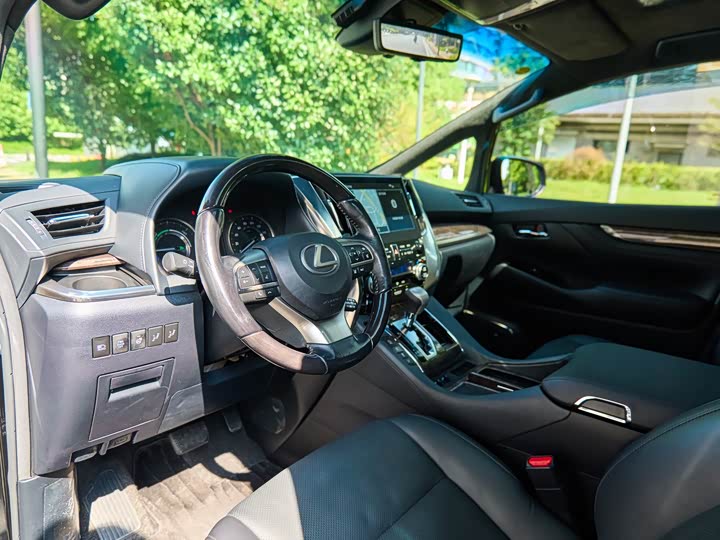 Фото 11 - Toyota Vellfire