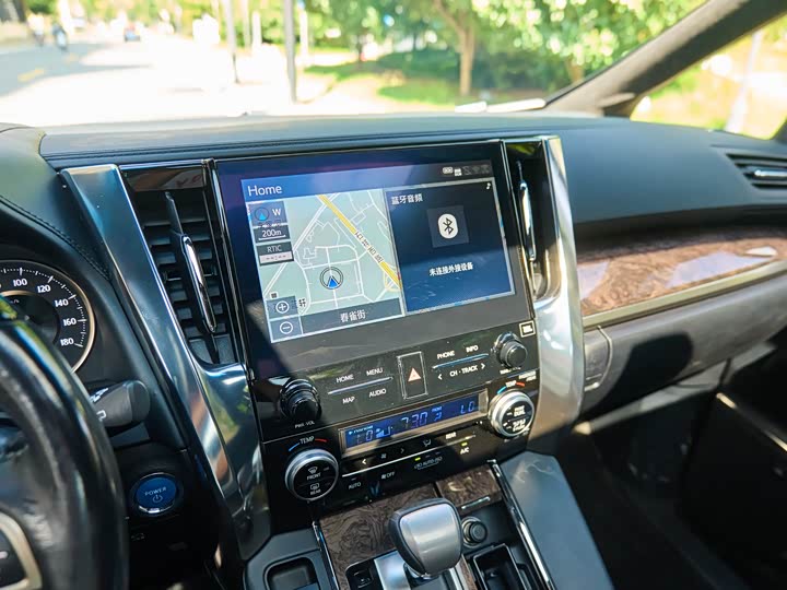 Фото 15 - Toyota Vellfire