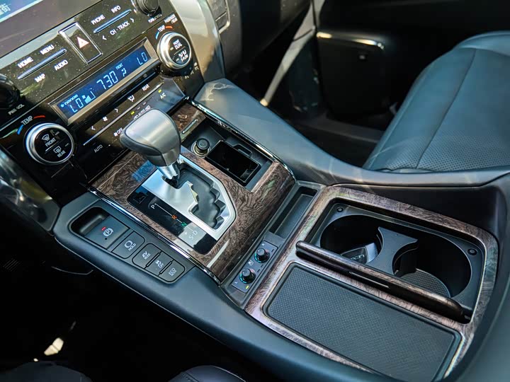 Фото 16 - Toyota Vellfire