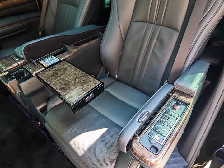 Фото 18 - Toyota Vellfire