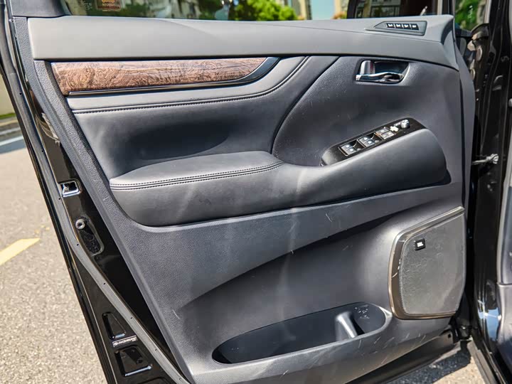 Фото 19 - Toyota Vellfire