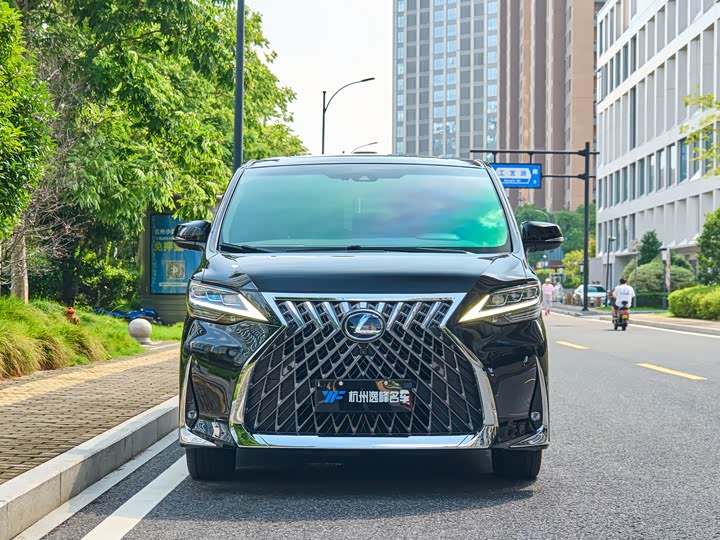 Фото 2 - Toyota Vellfire