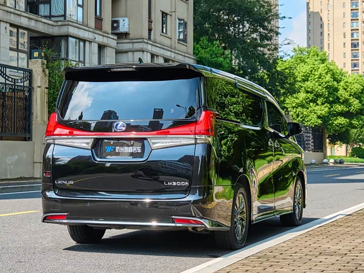 Фото 9 - Toyota Vellfire