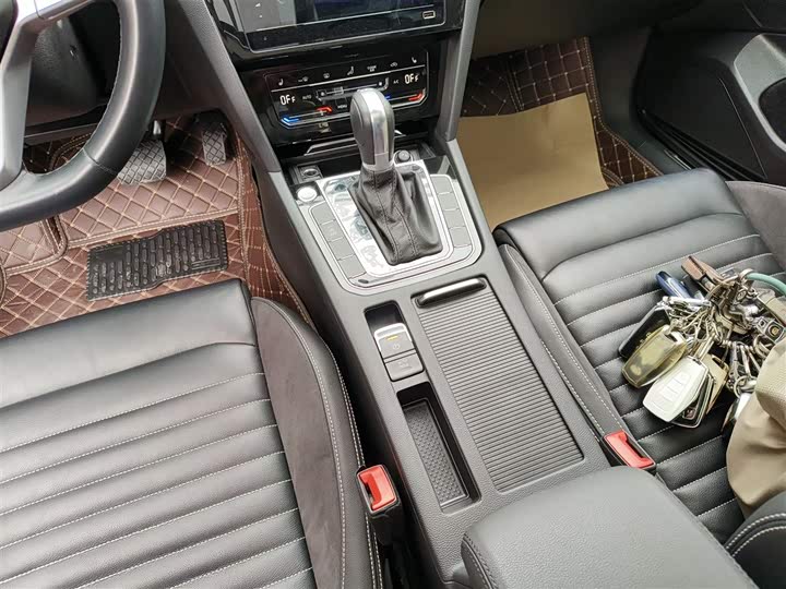 Фото 14 - Volkswagen Magotan