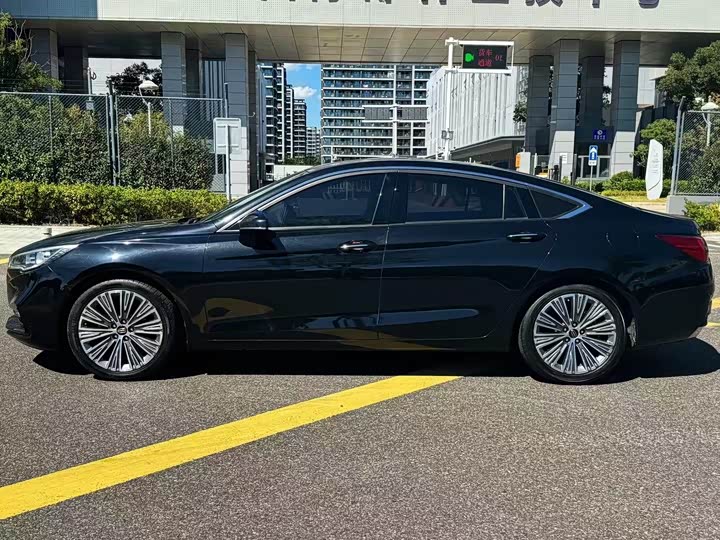 Фото 4 - Hongqi H5