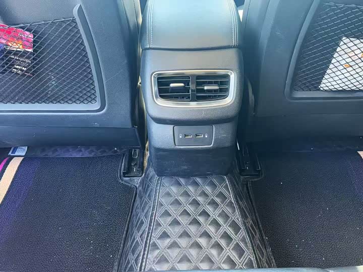 Фото 8 - Hongqi H5