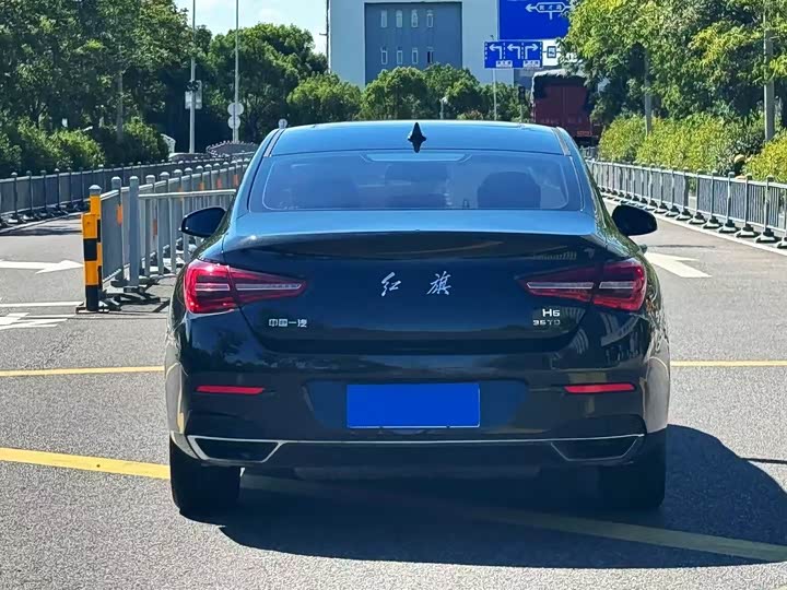 Фото 9 - Hongqi H5