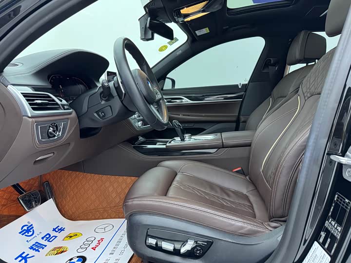 Фото 13 - BMW 7 Series