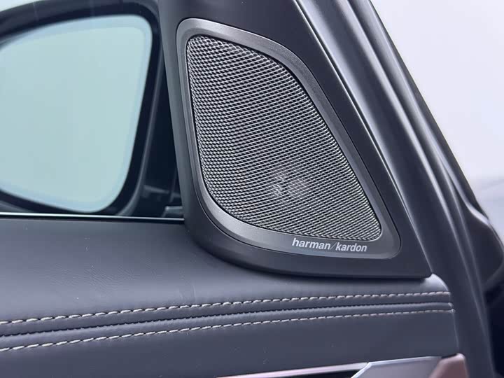 Фото 15 - BMW 7 Series