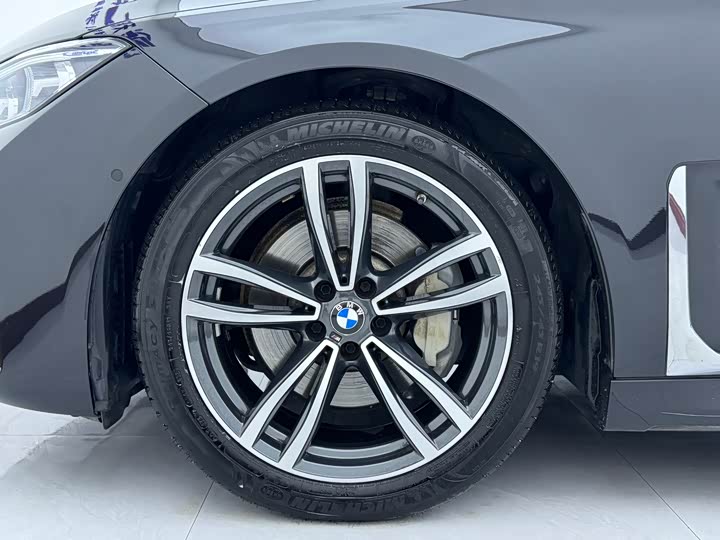 Фото 18 - BMW 7 Series