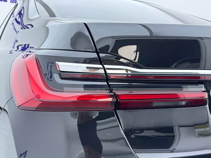 Фото 19 - BMW 7 Series