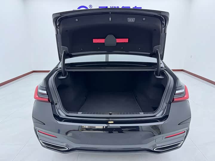 Фото 20 - BMW 7 Series