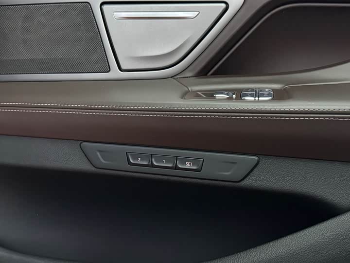 Фото 4 - BMW 7 Series