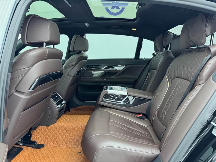 Фото 6 - BMW 7 Series