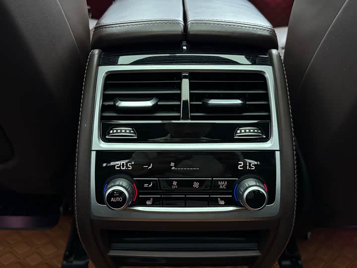 Фото 8 - BMW 7 Series