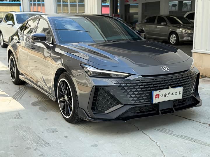 Фото 2 - Changan UNI-V