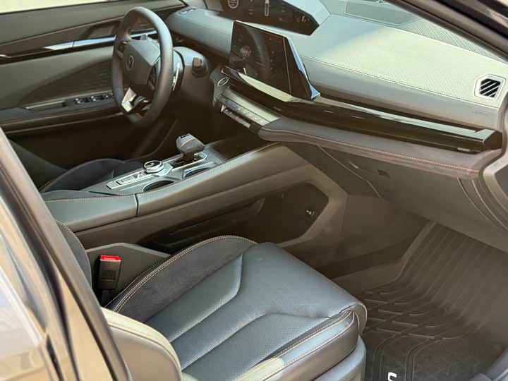 Фото 7 - Changan UNI-V