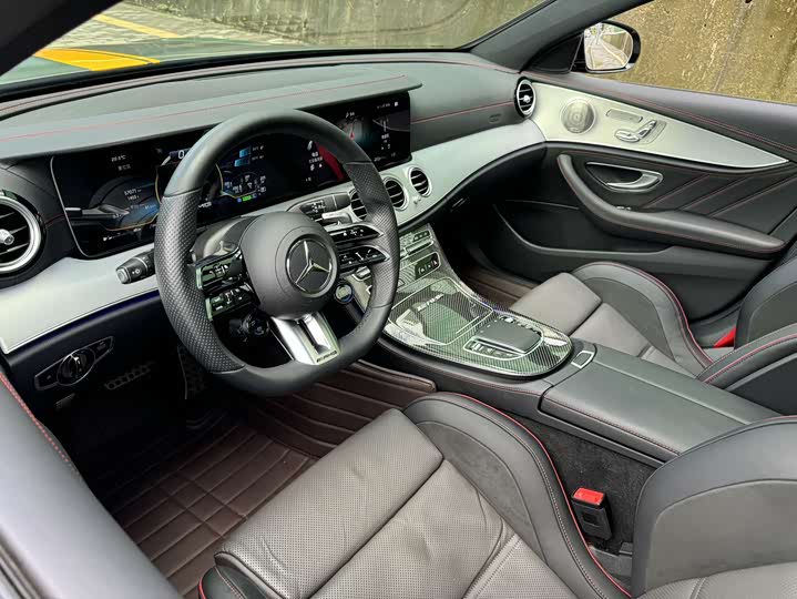 Фото 12 - Mercedes-Benz E-Class AMG