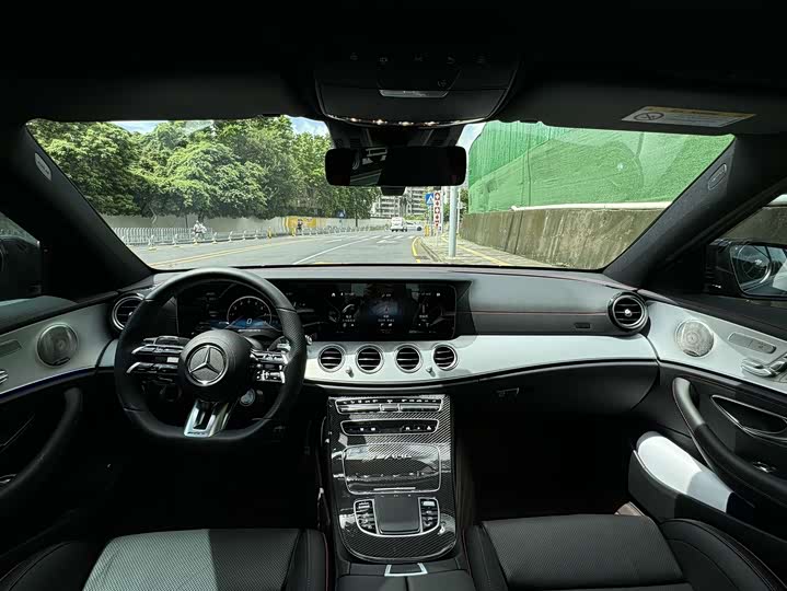 Фото 14 - Mercedes-Benz E-Class AMG