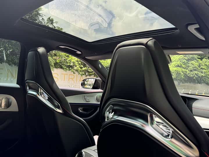 Фото 17 - Mercedes-Benz E-Class AMG