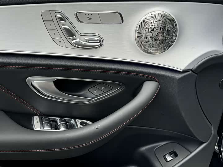 Фото 18 - Mercedes-Benz E-Class AMG